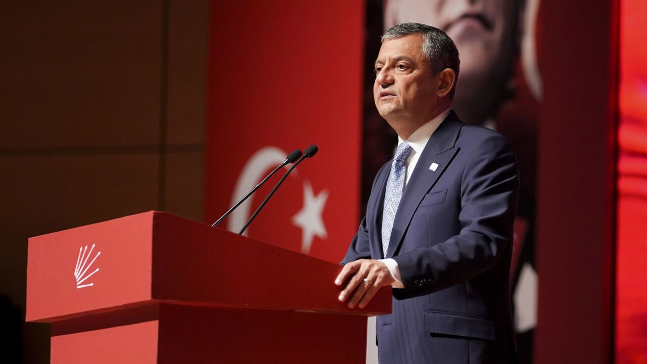 Özgür Özel Meclis'te veda etti: Yeni parti resmen geliyor