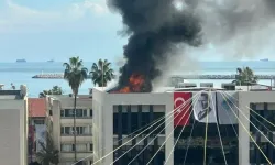 Mersin'de açılışı yapılan belediye binasında 15 dakika sonra yangın çıktı