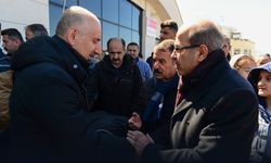 Bakan Karaismailoğlu KSÜ'de depremzedeleri ziyaret etti