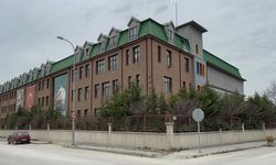 Depremzede başörtülü öğrenciyi okula almayan müdüre 89 bin 571 lira para cezası