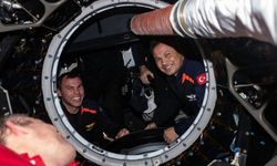 Kapsülden 'mutluluk' fotoğrafı! Türkiye'nin ilk astronotu Gezeravcı paylaştı