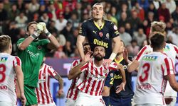 Fenerbahçe, Antalya engelini aştı! Liderligi 2 golle geri aldı