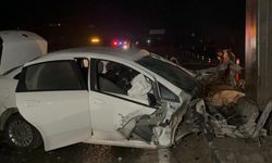 190 kilometre hızla direğe çarpan otomobilin sürücüsü hayatını kaybetti