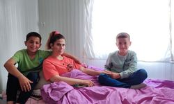 Kahramanmaraş'ta 11 yaşındaki ikizler annelerine bakıyor! 'Çok param olursa annemi tedavi için yurtdışına gönderirim'