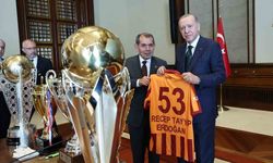 Galatasaray’ın şampiyon takımlarından Cumhurbaşkanı Erdoğan’a ziyaret