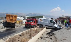 Kahramanmaraş'ta kamyon ile hafif ticari araç çarpıştı: 1 ölü