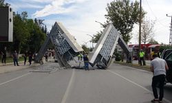 Kahramanmaraş'ta yüzlerce aracın geçtiği yolda faciadan dönüldü