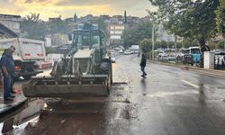 Büyükşehir, yağış sonrası temizlik çalışmalarını sürdürüyo