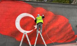 DULKADİROĞLU BELEDİYESİ’NDEN ANLAMLI ÇALIŞMA: DUVAR YAZILARI YERİNİ TÜRK BAYRAĞINA BIRAKTI