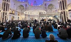 Regaip Kandili’nde Abdülhamid Han Camii doldu taştı