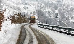 Büyükşehir, Kar Yağışının Ardından Arterleri Ulaşıma Açık Tutuyor