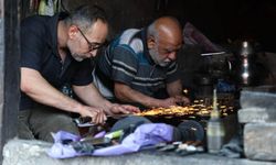 Kahramanmaraş’ta Asırlık Dükkanda Baba ve Oğulun Bıçak Mesaisi