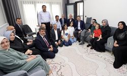 Bakan Kurum, Kahramanmaraş’ta Tıraş Ailesinin Evine Misafir Oldu