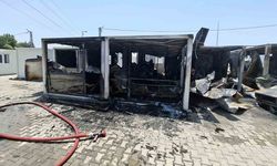 Kahramanmaraş'ta Konteyner Kent’te Yangın: 5 Konteyner ile 1 Araç Yandı