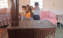 Kahramanmaraş’ta Bu Aile Temmuz'da Soba Yakıyor