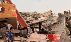Yıkım sırasında çöken binada kurtarma operasyonu