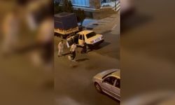 Tartıştığı adamı bıçakla kovaladı; o anlar kamerada