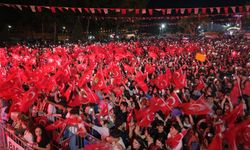 Zafer Bayramı’nda Bayraklar ve şarkılar birleşti
