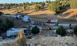 Tarım işçilerini taşıyan minibüs şarampole uçtu 5 ölü 14 yaralı