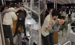 Mersin’de kafede iki grup arasında çıkan kavgada yumruklar havada uçuştu