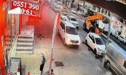 Arnavutköy’de kaldırıma çıkan otomobil tehlike saçtı