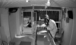 Motosikletle geldi, kuyumcuyu soydu: 5-6 kilo altınla kaçtı