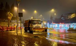 Büyükşehir’den kar mesaisi: Ana arterlerde gece nöbeti