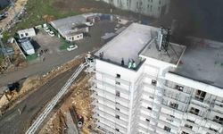 İstanbul'da şantiyede yangın paniği! İşçiler çatıya sığındı