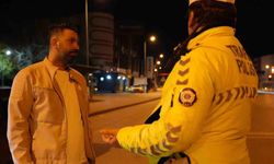 Denizli'de alkollü sürücü polisten ’babalık’ yapmasını, gazetecinin şarjının bitmesini diledi