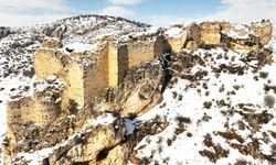 2 Bin yıllık kale karla kaplandı, Manzara nefes kesti