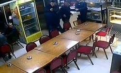 Kütahya’da çay evinde kanlı hesaplaşma kamerada! 1 ağır yaralı