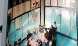 Şanlıurfa’da caminin tavan alçısı cemaatin üstüne düştü