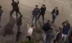 İstanbul'da arkadaşların tekme tokat kavga kameraya yansıdı!