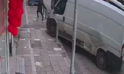 İzmir’de freni patlayan minibüs, kaldırımdaki yayayı böyle çarptı