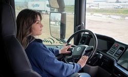 “Kadın Yapamaz” Dediler… O ayda 15 bin km tır sürüyor