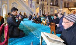 Görme engelli üç hafız Ramazan boyunca mukabele okuyor