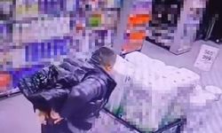 Market içinde akılalmaz hırsızlık: Kameralar her şeyi kaydetti