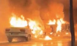 Gaziantep’te çarpışan iki otomobil alev topuna döndü