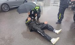 Yağmurlu havada kaza: Komiserden insanlık dersi