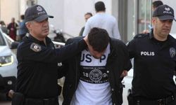 Direksiyonu ayağıyla tuttu, bedelini ağır ödedi!