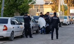 Sokak ortasında dehşet! Arkadaşını tüfekle öldürdü!