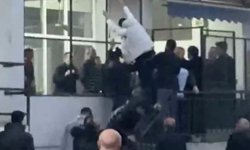 Bursa’da tekmeli sopalı kavga cep telefonu kamerasında!