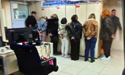 İşte polislerle dalga geçen şahısların emniyetteki görüntüsü