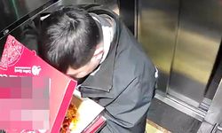 Düzce’de asansöre tuvaletini yapan kuryeye asansörü temizlettiler