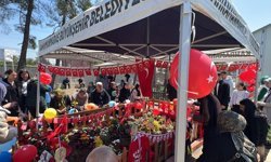 Kahramanmaraş'ta öğrencilerin mezarları 23 Nisan’da bayrak ve balonlarla donatıldı