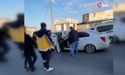 İstanbul’da kaza sonrası yol ortasında kavga! Sürücüye yumruklarla saldırdı