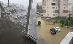 Bozüyük’te aniden bastıran dolu kabusu: Ev ve iş yerlerini su bastı!