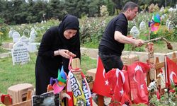 “Ben onu çiçeksiz koymam” Acılı annenin sözleri yürek dağladı