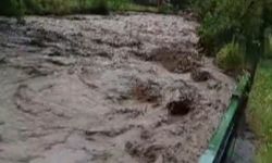 Kahramanmaraş'ta sağanak hayatı felç etti! Dereler taştı, yollar göle döndü