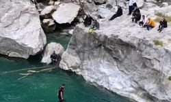 Kahramanmaraş'ta Ceyhan Nehri'nde kayıp arayışı sürüyor